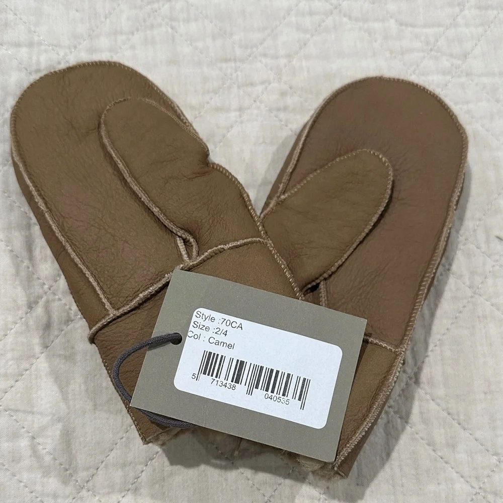 NWT - HutteliHut - Sheep Mitts - Light Camel